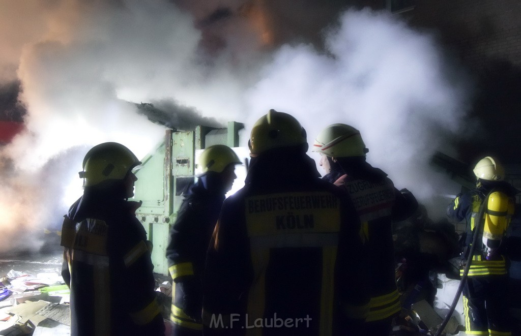 Feuer Papp Presscontainer Koeln Hoehenberg Bochumerstr P262.JPG - Miklos Laubert